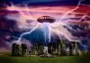 Ein UFO über Stonehenge